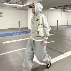 韩女穿起卫衣来怎么这么松弛？